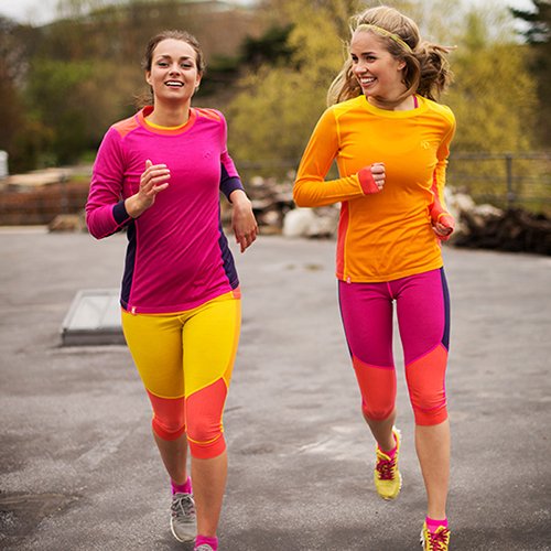 Blozend dozijn Birma Kari Traa. Super vrolijk vrouwen sportmerk - Sportoutfit.nl